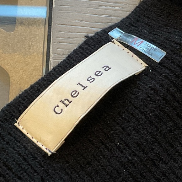 CHELSEA Black Ribbed Belted  V Neck with Faux Pearls Sweater . - Picture 6 of 8